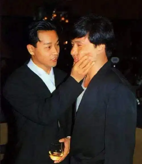 当我们在怀念张国荣时我们到底在怀念什么