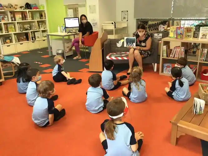 新加坡国际学校幼儿园的图书馆时间