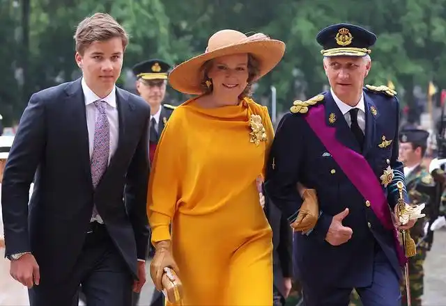 当地时间周一 ,比利时王室成员闪耀亮相国庆庆典活动,49岁的玛蒂尔德