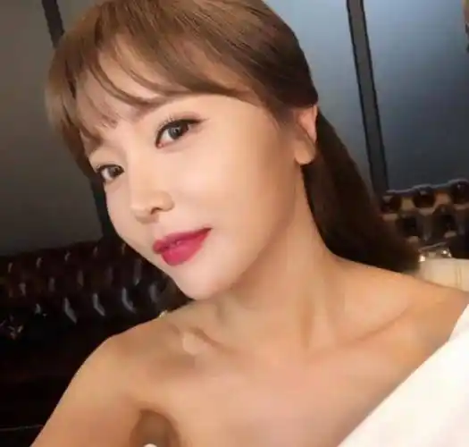 这回全世界女人都想知道的洪真英粉底液,真的来了,一个小时售空