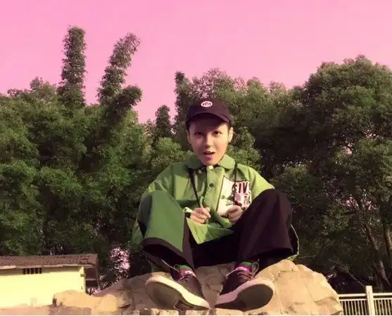 nineone#  脸和本事一样酷> 西安创作型女rapper 隶属西安说唱团队