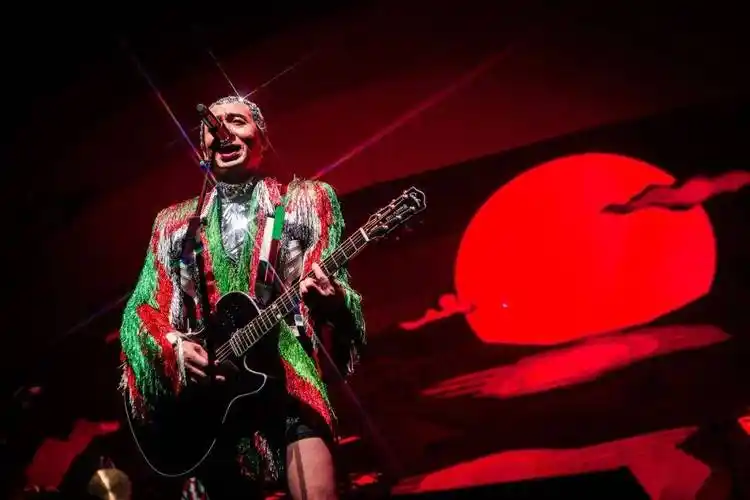 二手玫瑰梁龙在我们东北不幽默不行