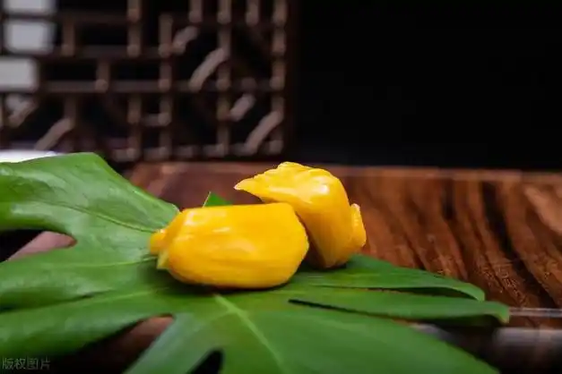 琥珀,在古代被称为"北方之金",贵妃们视琥珀为吉祥之物|钻石|蜜蜡