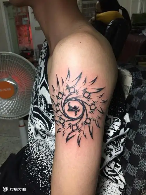 旋转的图腾太阳_纹身图案手稿图片_乐乐的纹身作品集