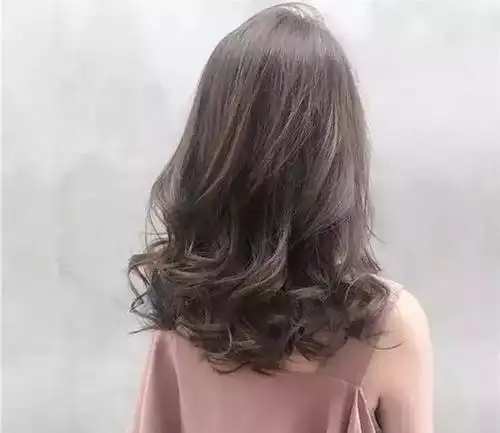 发尾烫卷的自然款式,你绝对会爱上的发尾卷发发型