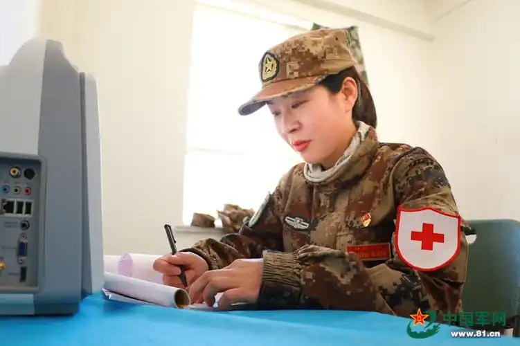孩子,你的妈妈是人民军医:一位高原驻训女军医写给女儿的一封信