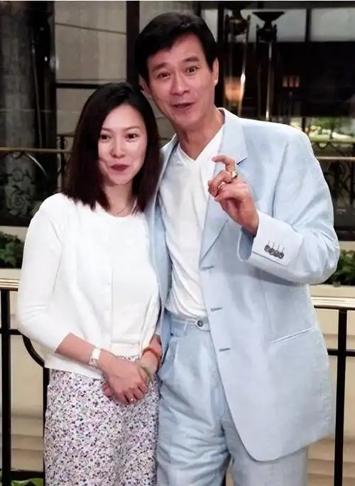 沈殿霞女儿郑欣宜母亲去世父亲再婚继母用爱为我撑起一个家