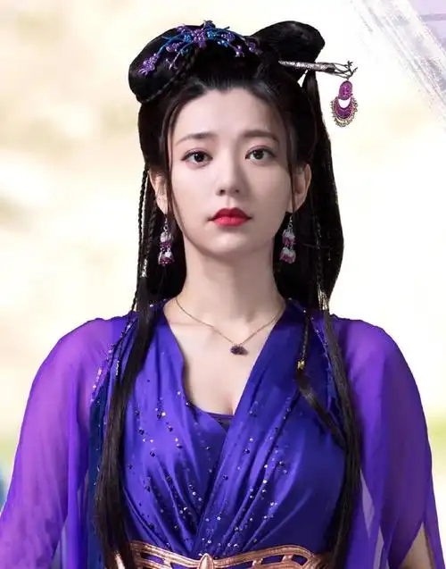 看到古装的她网友感叹,终于有紫衣比唐嫣还要美的女星了