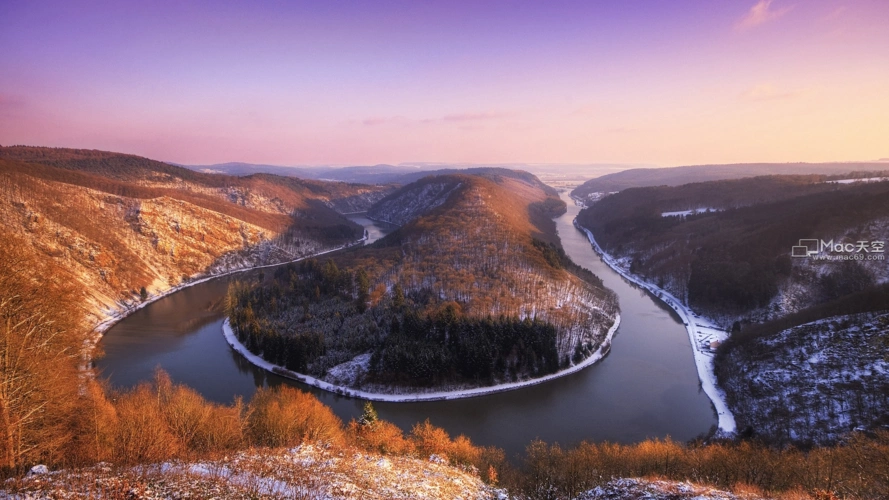 mac的系统偏好设置>桌面与屏幕保护程序中找到并点击安装好的动态壁纸