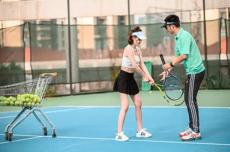 珠海网球教练,网球培训教学中可根据学员的个人情况制订出灵活高效的