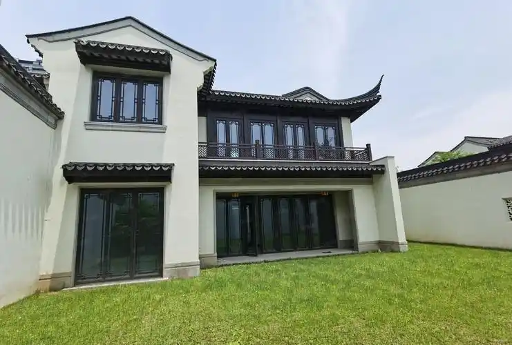 桃源小镇品霞苑,中式合院,4个大套房,边套南花园200平,绿城桃源小镇品