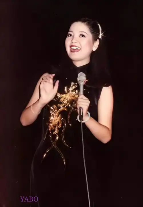 邓丽君各个时期的高清图片