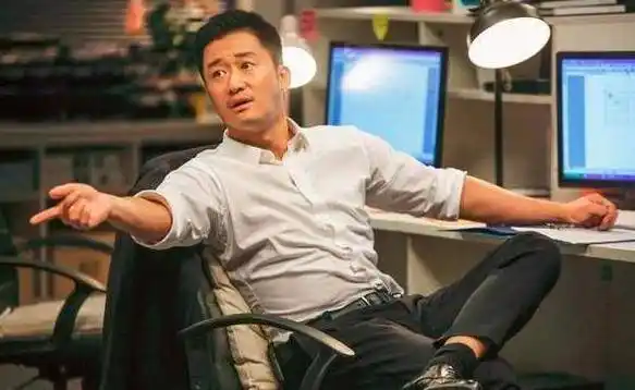 低谷后,再怎么样都必须向上走,此时蹲在出租房里吃泡面的吴京还未想到