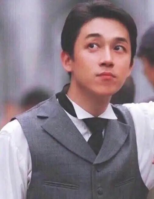 看过20岁潘粤明才知道他年轻时候这么帅和鹿晗颜值巅峰有一拼