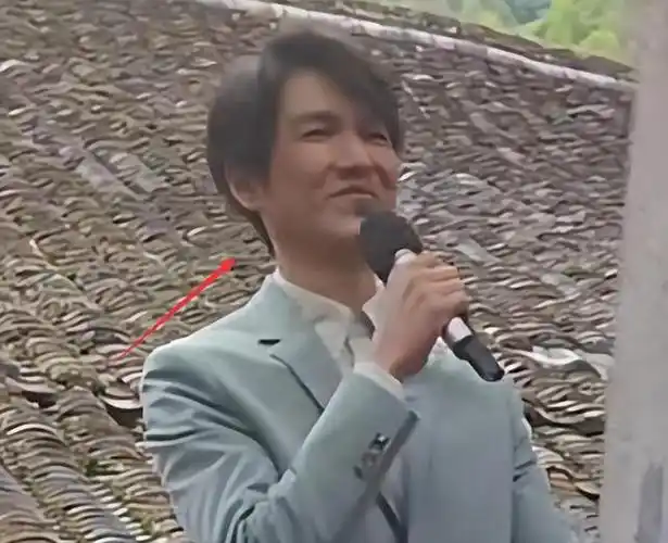 "不老男神"是假的,满脸皱纹,发福发腮,生图揭露"人间真实!