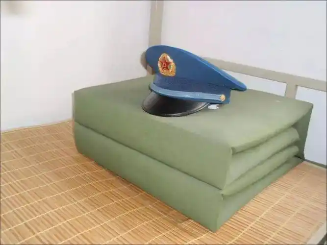 那美军呢?很多人都好奇美军是否叠被子?