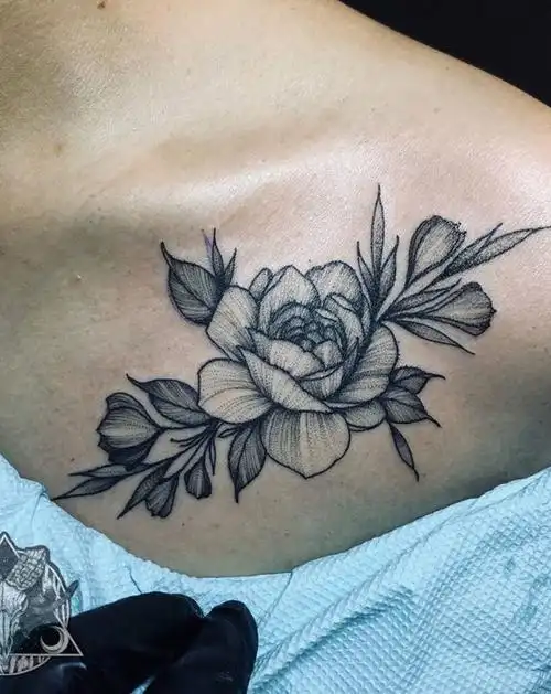 素花纹身图片_胸部点刺纹身图案