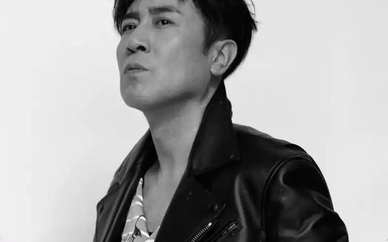 【于和伟】一身黑(泛指),挺帅啊!