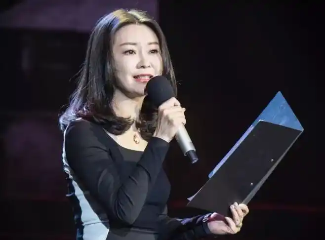 回顾前央视主持王小骞:与丈夫丁克,婆婆用一妙计让她有了女儿