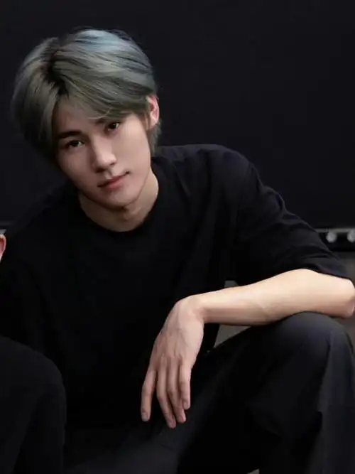 手上的青筋好性感#张真源 顶级浓颜ace#@时代少年团-张真源