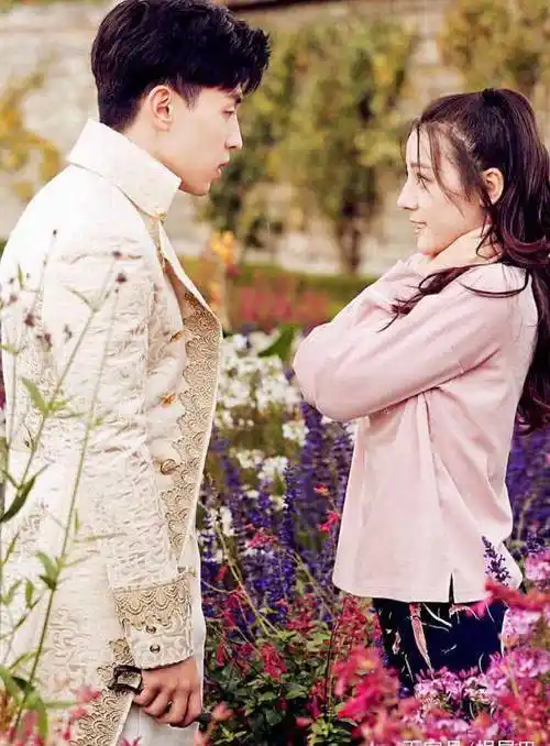 这主动索吻的动作真是要吓坏邓伦了3,迪丽热巴变身白玉堂,邓伦变身