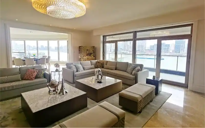 小时代姐妹花汤臣一品59415㎡前排平层出租227万月含家具租金3万元