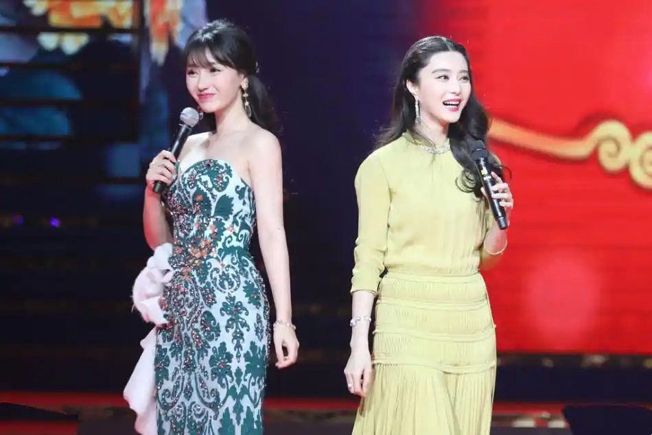 范冰冰终于遇对手同框柳岩变纸片身材柳岩丰满身材太优越