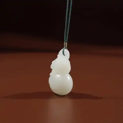 和田玉吊坠