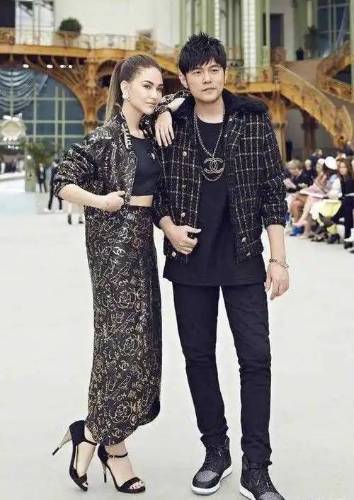 天王周杰伦也翻车,秀恩爱秀到沟里,连粉丝都忍不住吐槽了_周董_侯佩岑