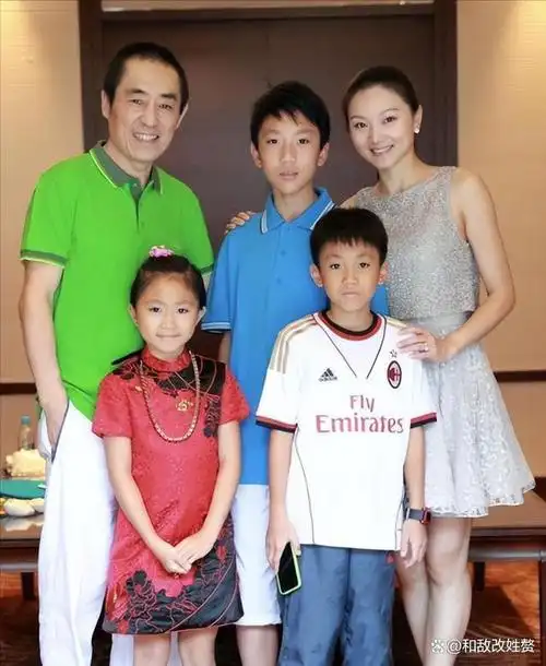 陈婷:19岁跟着49岁张艺谋,六年生三娃,她的痴爱令人敬佩