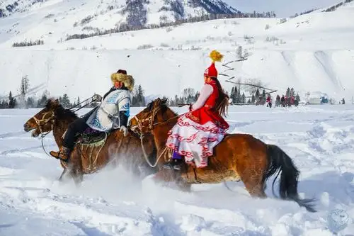 雪原姑娘追,马背上的冬日恋歌