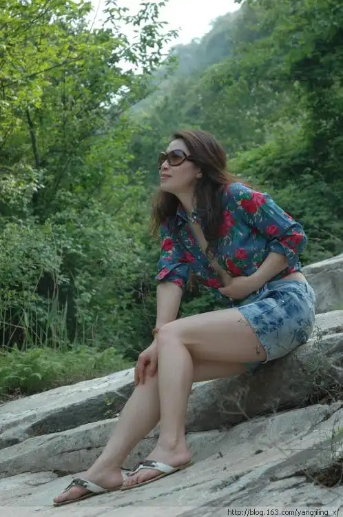 野外的大姐好美