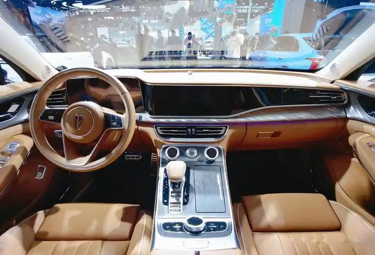 2023粤港澳大湾区车展,新款红旗h9亮相,棕色内饰,尊贵感足