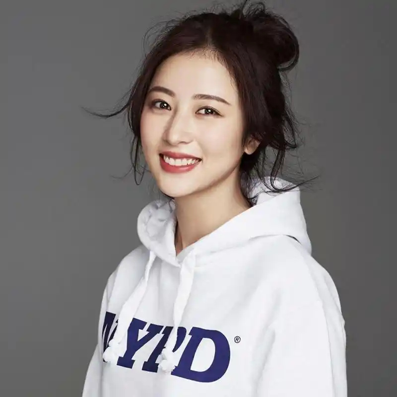 舞台魅力无限!29岁周雨彤,性感女神引爆视觉盛宴!