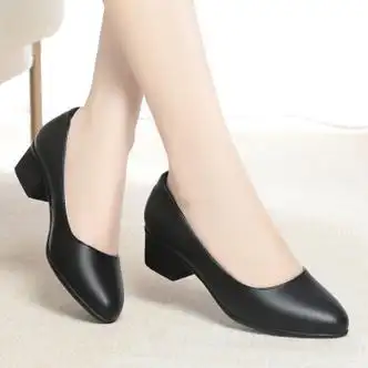 鞋靴>时尚女鞋>女士单鞋>其它女士单鞋>在礼>在礼半高跟皮鞋女中年人