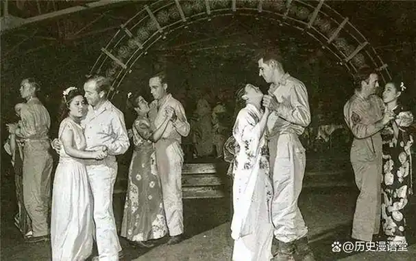 驻日美军军纪败坏,20万日本少女"挺身而出",此后90%患妇科病