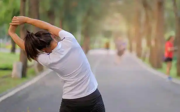 跑步有一个好处可能会让人"尴尬",而且需要长期坚持才会有