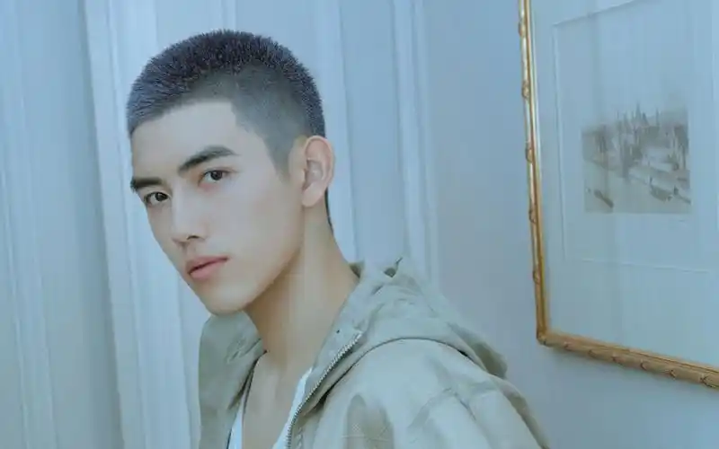 陈飞宇酷帅寸头写真图片桌面壁纸