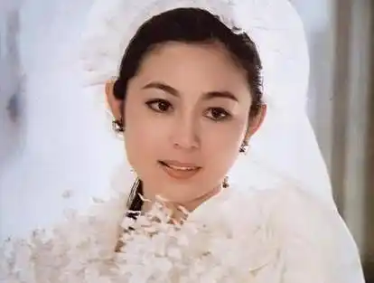 倪萍老师年轻时妥妥的天然美女,还有极强的亲和力和观众缘,最后照片yy