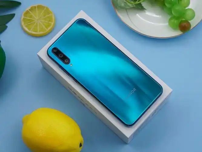 荣耀20青春版图赏:年轻潮品 手机中的超模_设计