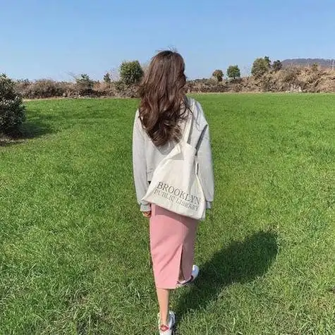 图片美女清纯头像背影 女孩背影头像图片清新自然漂亮 20张