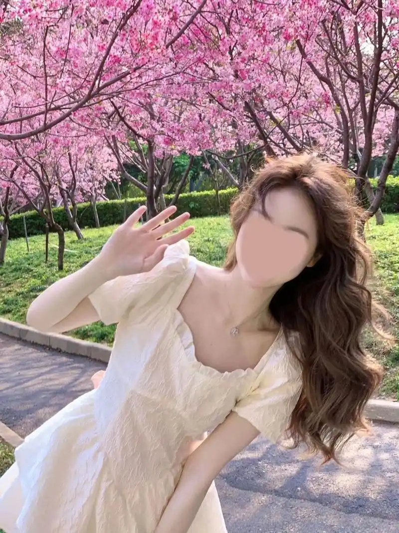 被朋友圈狂狂的樱花树下的少女!p图换脸合成
