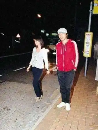 原创为周星驰鞍前马后10年分手后又追债8年于文凤究竟是为何故