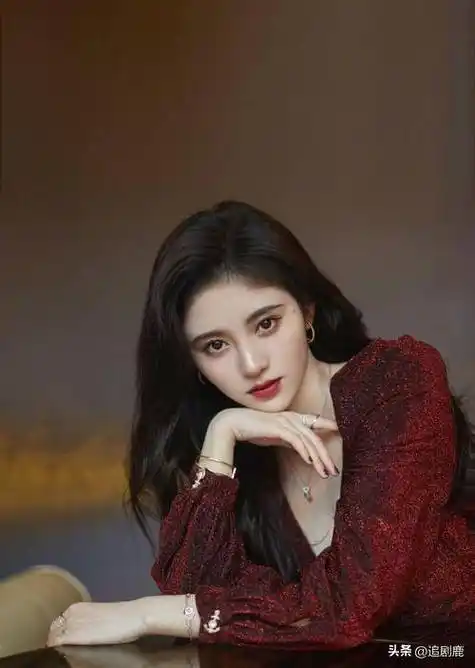 离谱:中国10大90后美女排行榜周冬雨排第2,迪丽热巴差点被压!