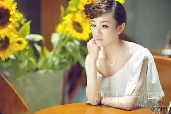 陈月末就是为了能够借"星二代"寻求上位的机会,这在她的朋友圈已经是