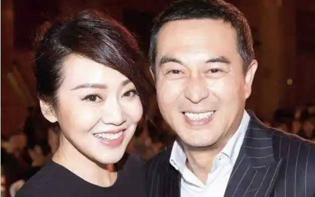 闫妮的激荡情史:离婚后放飞自我,男友都比她小十岁,人生太潇洒|李晨