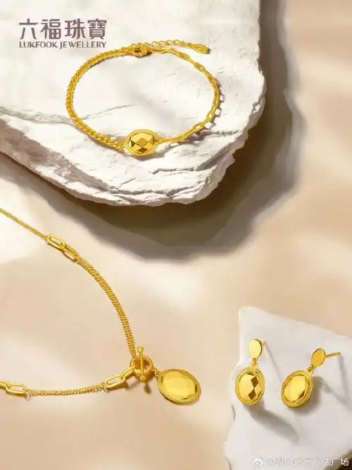 #六福珠宝 为你献上春日扮靓的两种风格,任你随意搭配