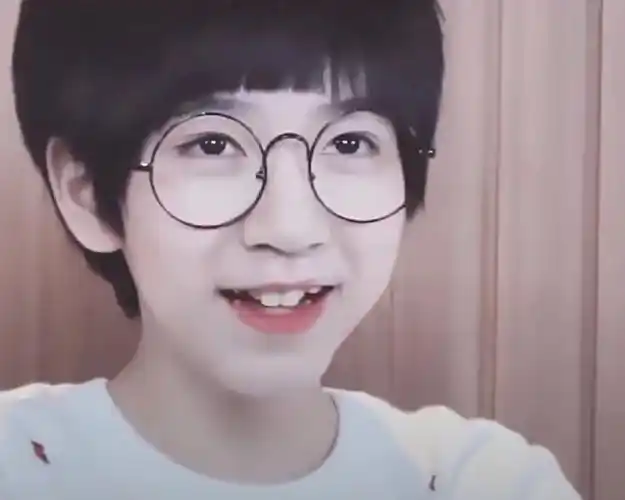 贺峻霖的兔牙好可爱