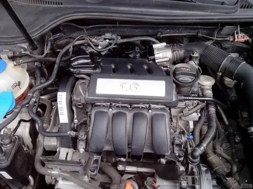 求助,老速腾1.6发动机的燃油低压管在哪?(有图)