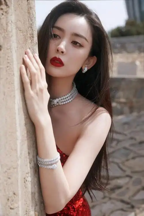 而其中,古力娜扎的现身更是让人目不暇接.